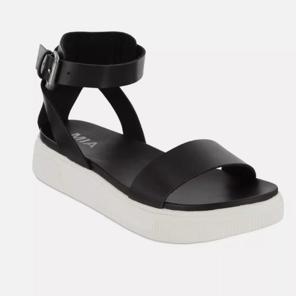⭐️40% Off⭐️ MIA Ellen Sandals in Black - Picture 1 of 9